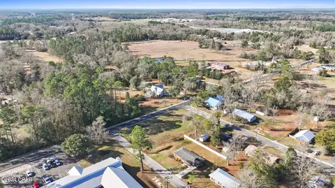 812 1st St, Chipley, FL 32428 photo 6