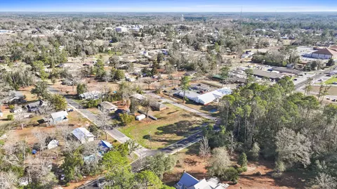 812 1st St, Chipley, FL 32428