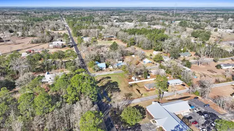 812 1st St, Chipley, FL 32428 photo 4