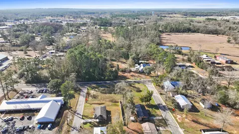 812 1st St, Chipley, FL 32428 photo 7