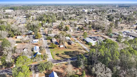 812 1st St, Chipley, FL 32428 photo 3