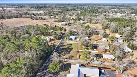 812 1st St, Chipley, FL 32428 photo 5