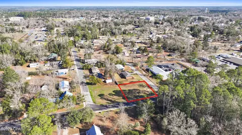 812 1st St, Chipley, FL 32428 photo 2