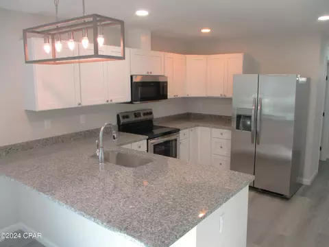 4060 Yorkshire Dr, Chipley, FL 32428 photo 3