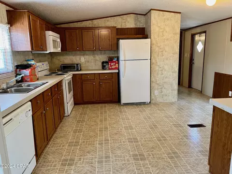 476 Coralvine Dr, Chipley, FL 32428