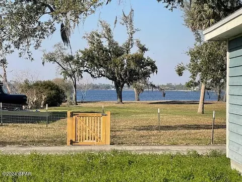304 W 2nd St, Lynn Haven, FL 32444