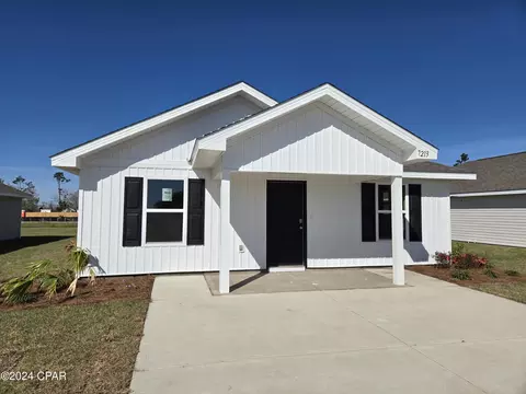 7213 Madison Square Dr, Panama City, FL 32404