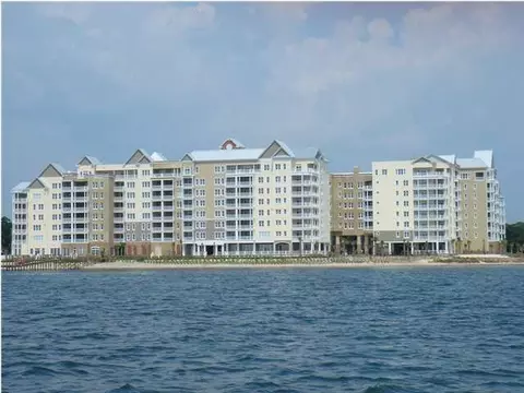 3001 W 10th St #208, Panama City, FL 32401