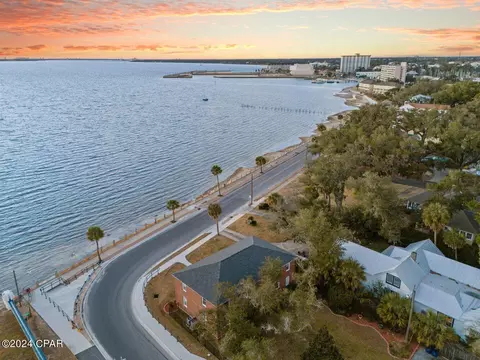 709 E Beach Dr, Panama City, FL 32401
