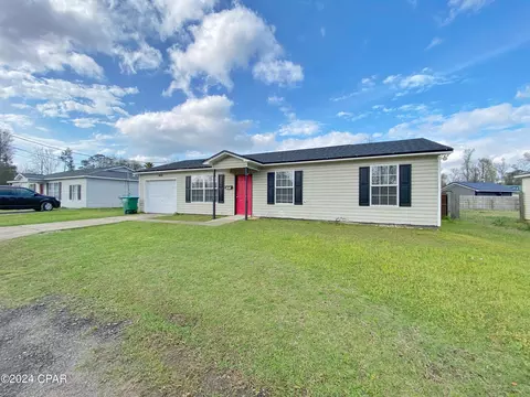 4476 Dolphin Ln, Marianna, FL 32446