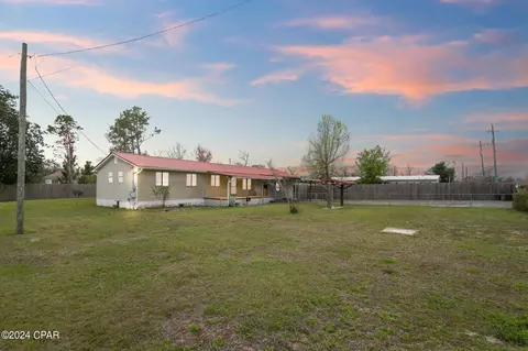 1320 6th St, Southport, FL 32409