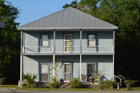 149 10th St, Apalachicola, FL 32320