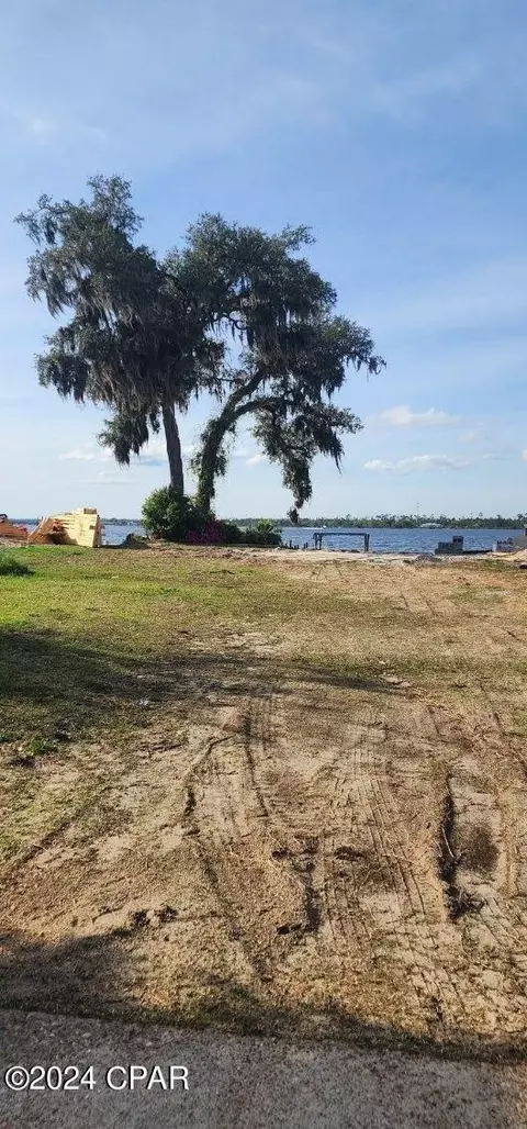 1326 Country Club Dr, Lynn Haven, FL 32444