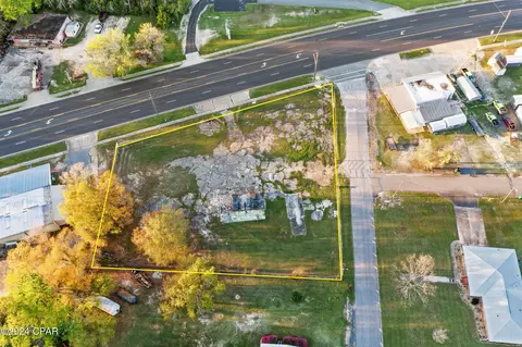 1399 Jackson Ave, Chipley, FL 32428