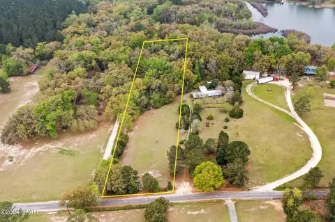 1242 Dragonfly Ln, Chipley, FL 32428