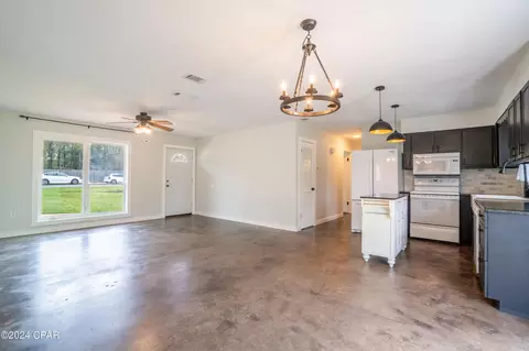 104 Hillwood Dr, Crestview, FL 32539