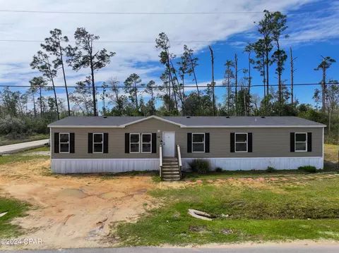18109 Center Dr, Fountain, FL 32438