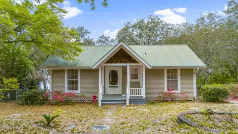 4537 Leisure Lakes Dr, Chipley, FL 32428