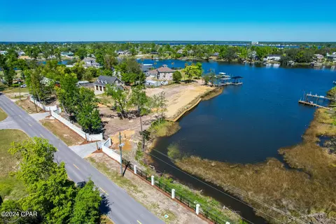902 E 8th St, Lynn Haven, FL 32444
