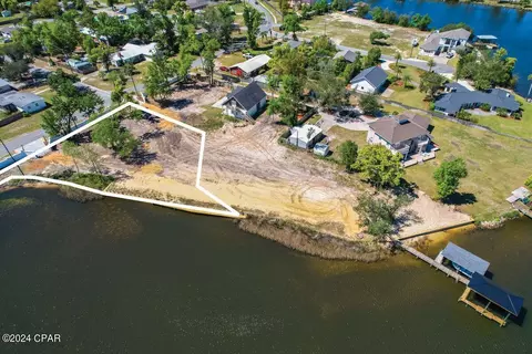 906 E 8th St, Lynn Haven, FL 32444