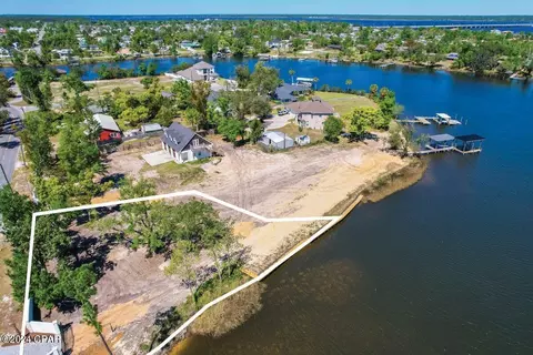 906 E 8th St, Lynn Haven, FL 32444 photo 2
