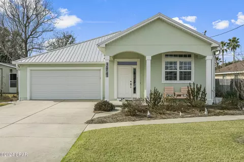 210 Wisteria St, Panama City Beach, FL 32407