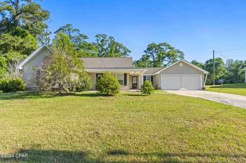 1050 1st Ave, Graceville, FL 32440