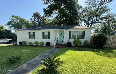 2982 Dickson St, Marianna, FL 32446