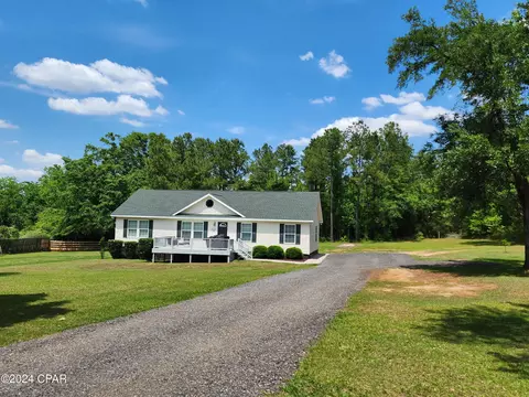 4270 Woodbriar Dr, Marianna, FL 32446