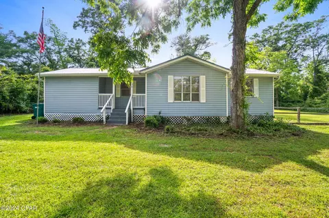 570 7th St, Chipley, FL 32428