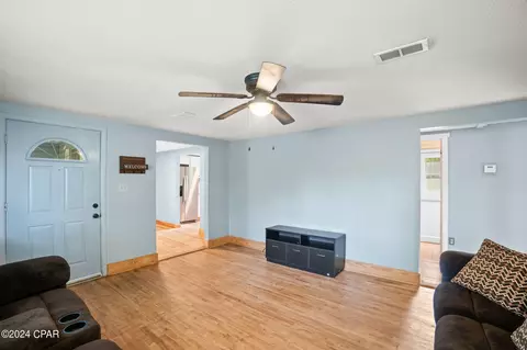 570 7th St, Chipley, FL 32428 photo 4