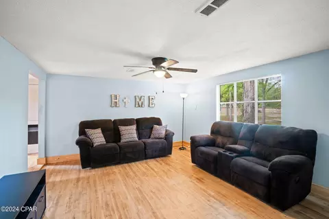 570 7th St, Chipley, FL 32428 photo 2