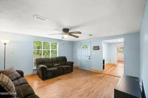 570 7th St, Chipley, FL 32428 photo 3