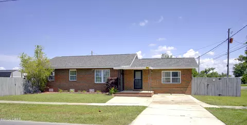 210 E 9th St, Lynn Haven, FL 32444