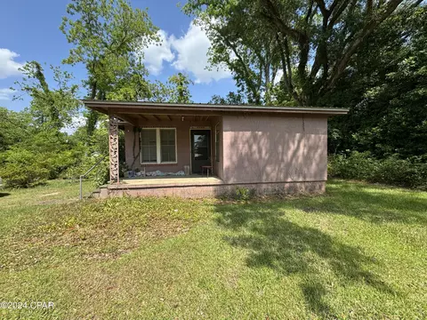 2836 Kenny St, Marianna, FL 32446
