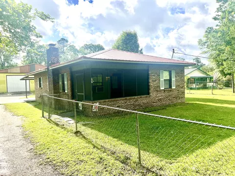 467 1st St, Chipley, FL 32428