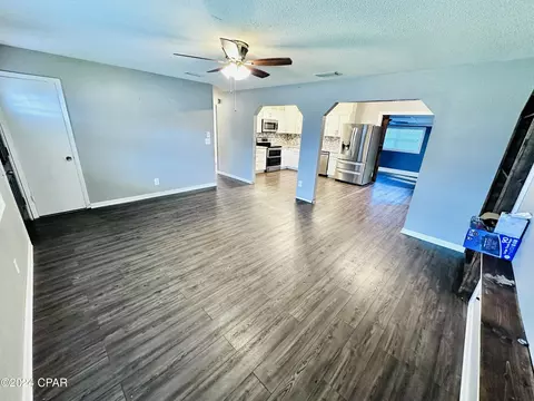 1815 Airport Cir, Panama City, FL 32405