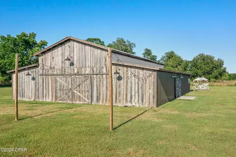 4826 Monday Rd, Graceville, FL 32440