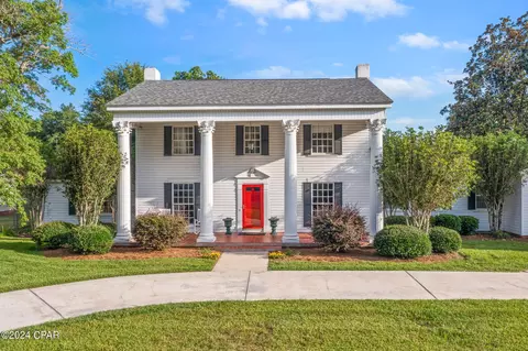 1043 8th Ave, Graceville, FL 32440