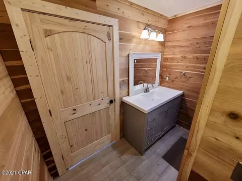 Bath - 6712 Cedar Pond Rd, Bascom, FL 32423 photo 6 of 6