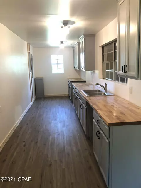 Kitchen - 6712 Cedar Pond Rd, Bascom, FL 32423 photo 1 of 5
