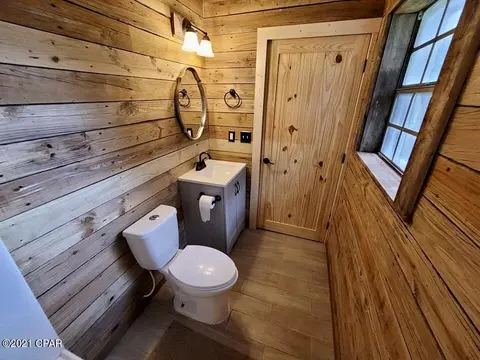 Bath - 6712 Cedar Pond Rd, Bascom, FL 32423 photo 3 of 6