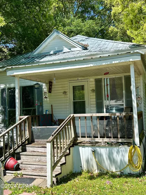 107 E Indiana Ave, Bonifay, FL 32425