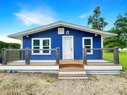 525 Third St, Port St Joe, FL 32456
