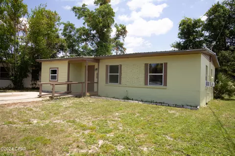 704 Bay Ave, Panama City, FL 32401