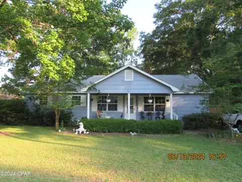 1025 White Ave, Graceville, FL 32440