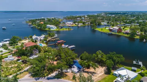 3713 Shoreline Cir, Panama City, FL 32405
