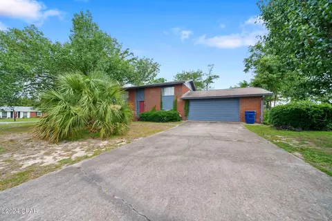 1040 Oxford Dr, Panama City, FL 32405
