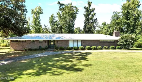 4331 Woodbriar Dr, Marianna, FL 32446