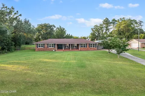4676 River Dr, Marianna, FL 32446